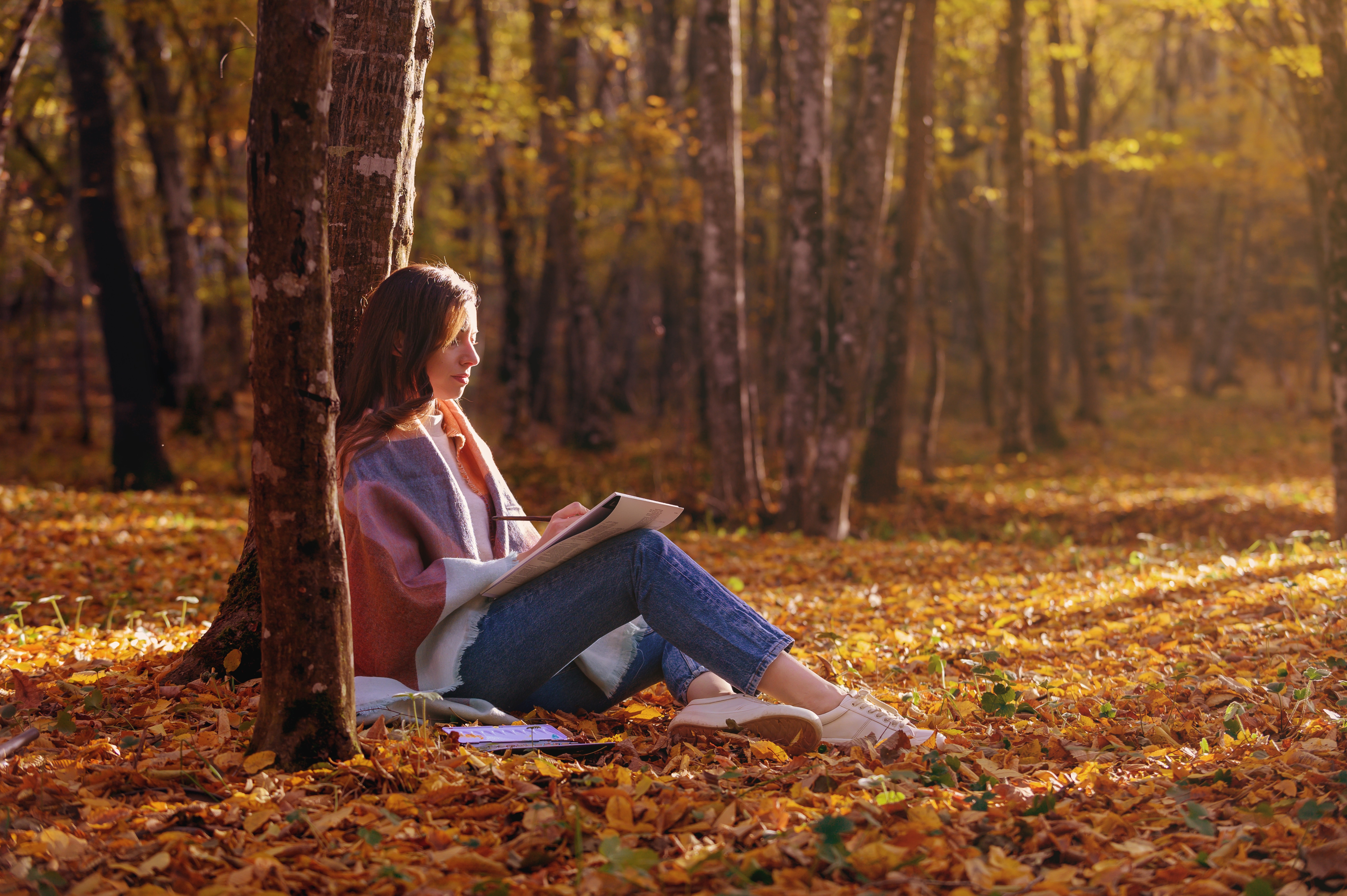 Artist Elina Zhelyazkova painting in an autumn forest